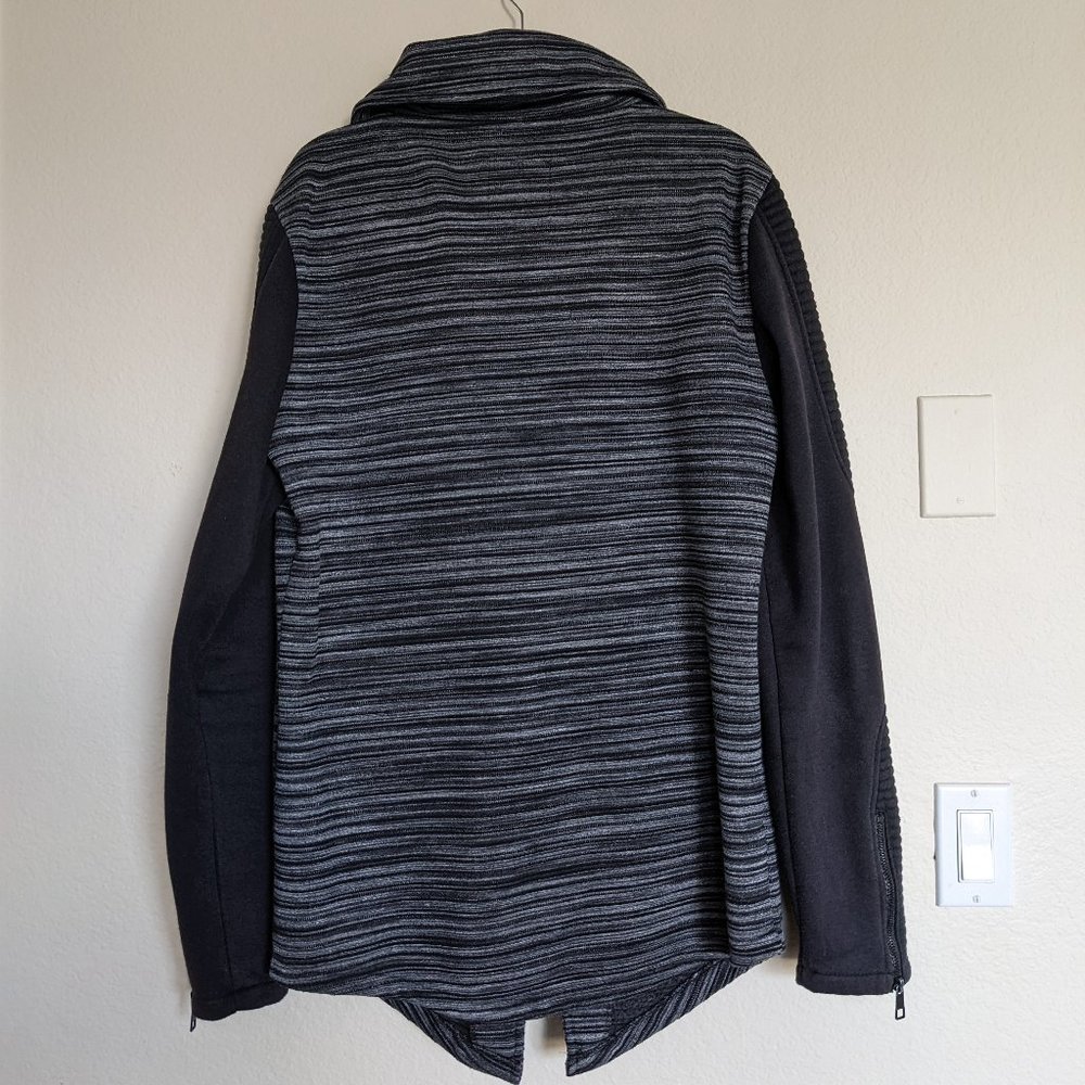 Men Gray-Black Stand-up Collar Sweater / Curvy design - Picture 6 of 9